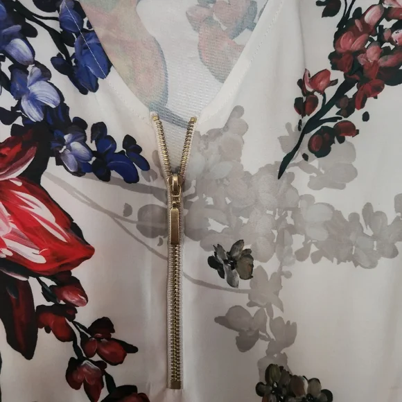 Express V Neck Floral Gramercy Tee, Small (EUC) - Picture 3 of 6